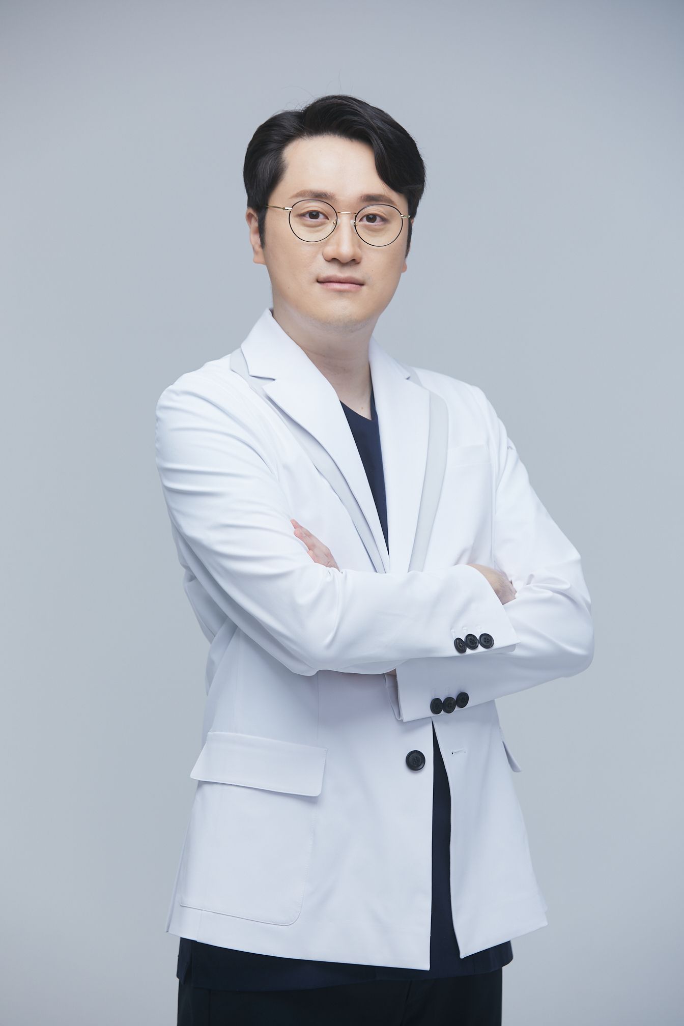 院長 Dr. Choi Wonhyuk