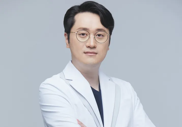 院長 Dr. Choi Wonhyuk · Dr. Designer Clinic